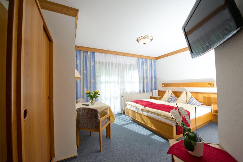 Hotel Landhaus Neumayr Гроссарль Номер фото